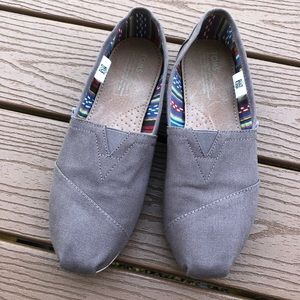 TOMS 9.5 grey women flats